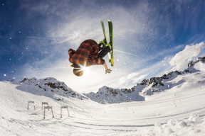 ayx体育app官方网址-樊振东赛后谦逊发言登热搜，费内巴切小胜菲尼克斯太阳引发热议