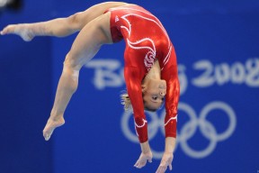 爱游戏(ayx)中国体育国际-又见绝平！国际米兰与山东泰山鏖战至终场，库里读秒救主